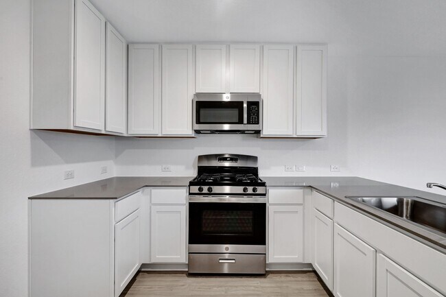 Photo - ***APPLICATION CURRENTLY UNDER REVIEW*** MOVE IN SPECIAL, ONE WEEK FREE***Open Concept Home in Wa...