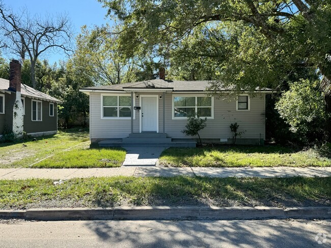 Building Photo - 1560 W 19th St Rental