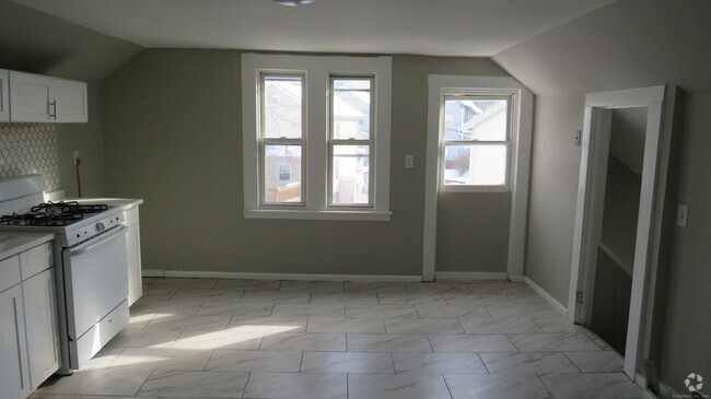 Building Photo - 191 Ferry St Rental