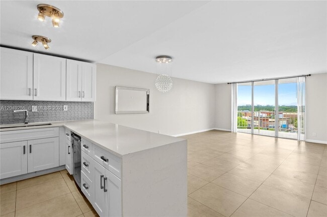 Building Photo - 16710 NE 9th Ave Unit 706