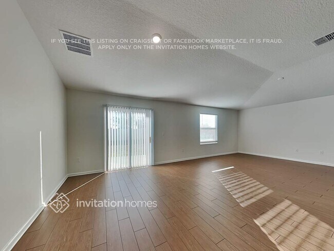 Photo - 916 Caitlin Loop