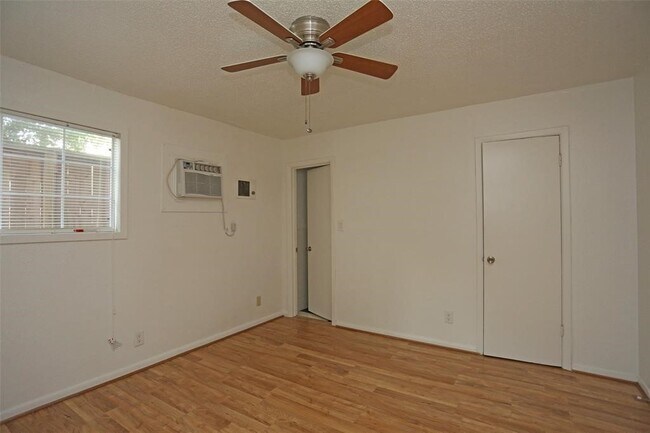 Photo - 4921 Crawford St Unit 14