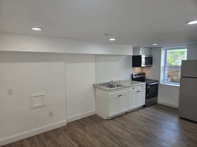 Building Photo - 909 Fairview Ave Unit Basement