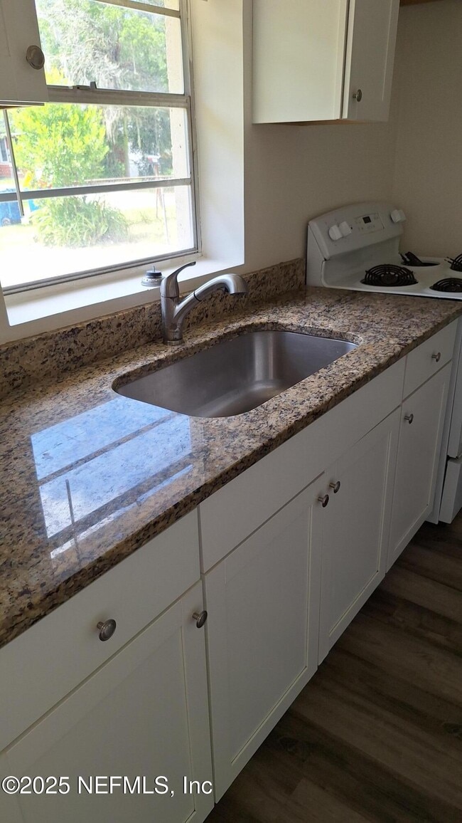 Photo - 9043 8th Ave