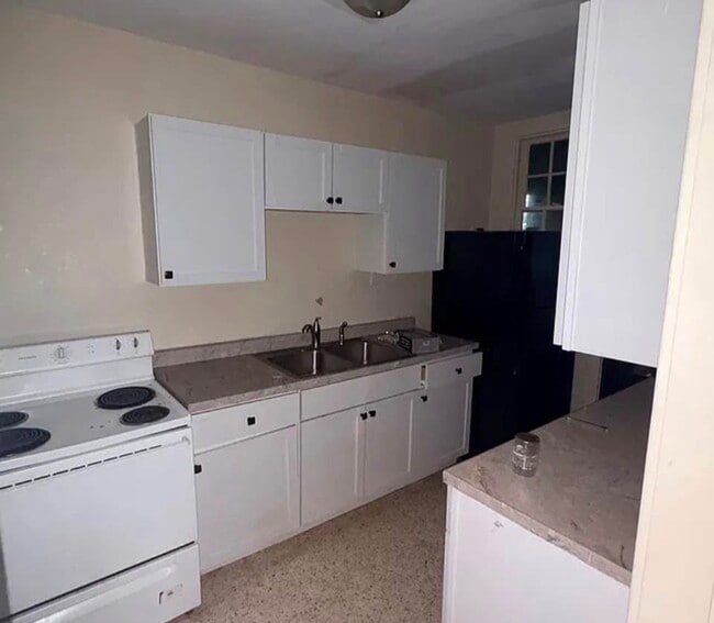 Building Photo - 628 Avenue F Unit C