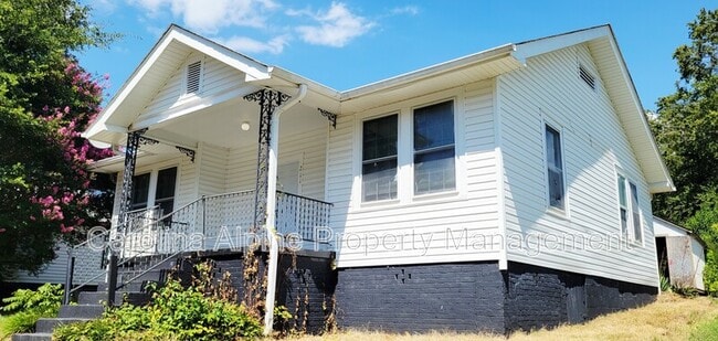 Photo - 211 River St