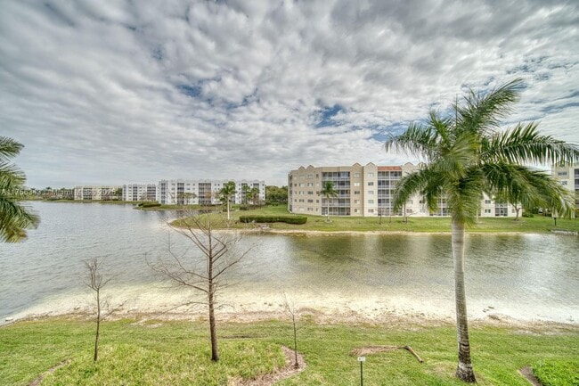 Photo - 10700 NW 66th St