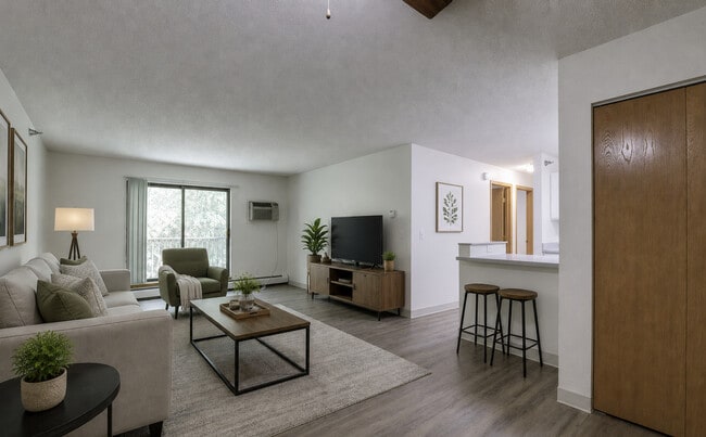 2BR, 1BA - 810SF - Riverside Apartments