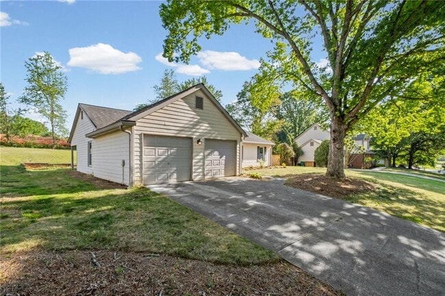 Photo - 1194 Meadow Oaks Dr NW