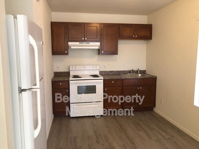 Photo - 739 E Pierce St