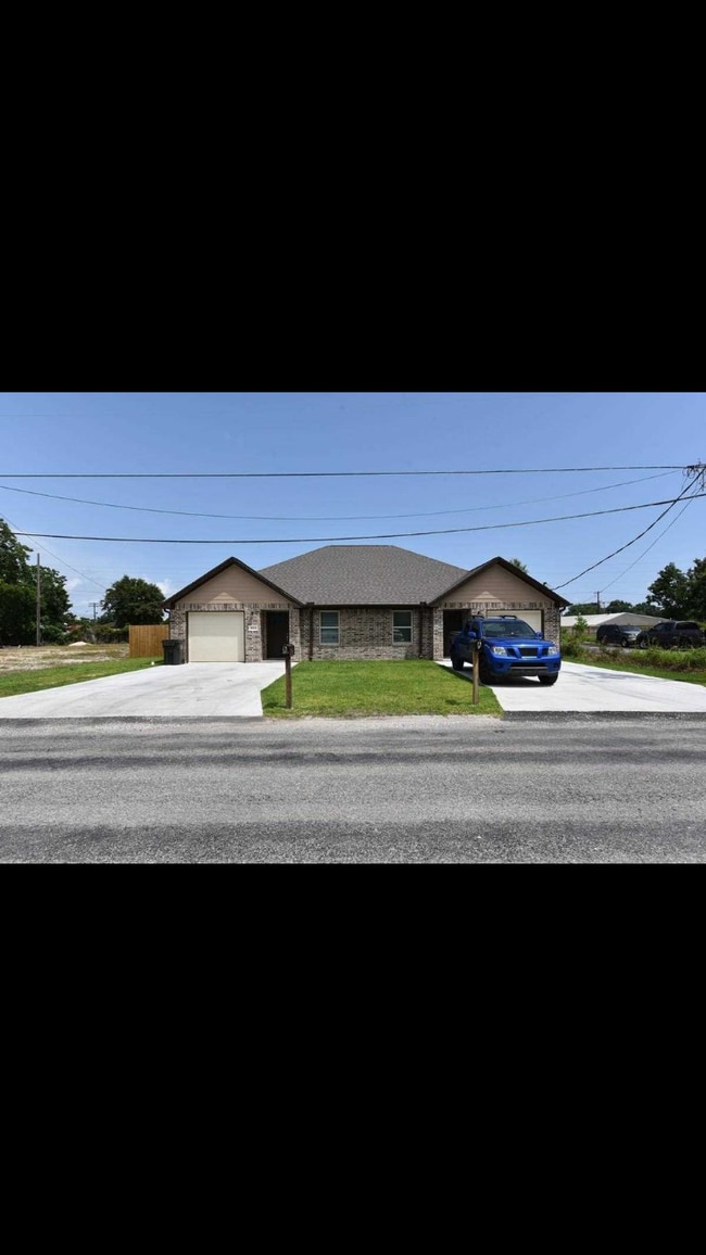 Building Photo - 6150 Hansen Blvd Unit B