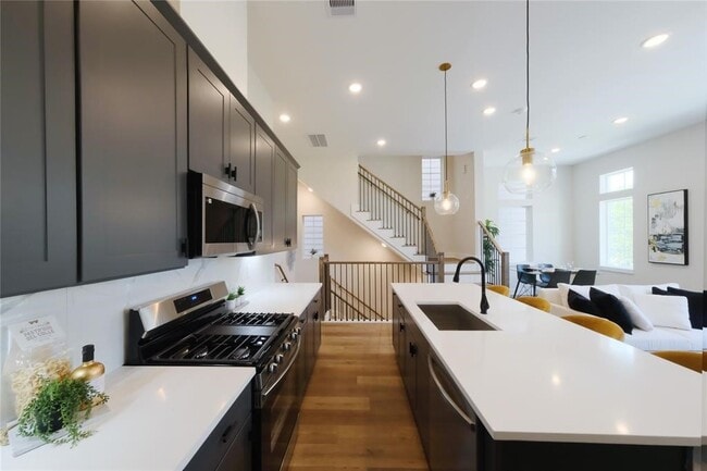 Photo - 1806 Line St