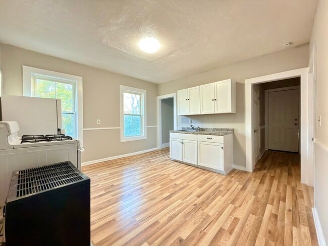 Photo - 16 1/2 Winslow St Unidad 2