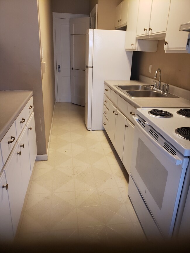 Greystone E Kitchen