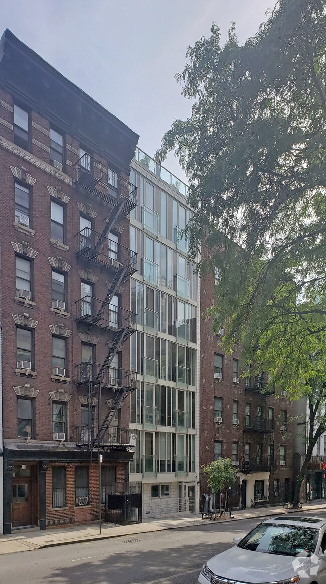 Photo - 409 W 45th St