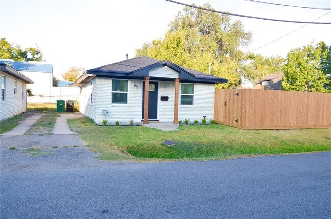 Photo - 3011 Columbia St