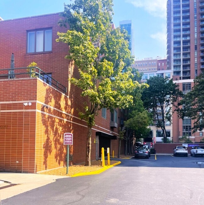 Photo - 801 S Plymouth Ct Unit 416