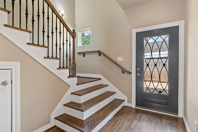 Photo - 4312 Dickson St Unit B