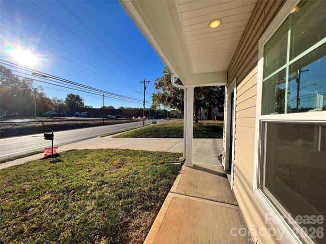 Photo - 574 N Broad St