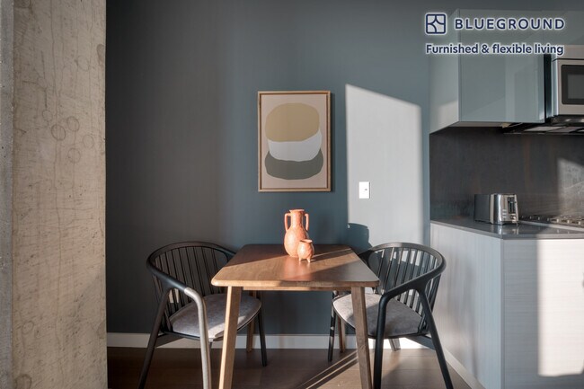 Photo - 625 W Division St Unidad FL12-ID870