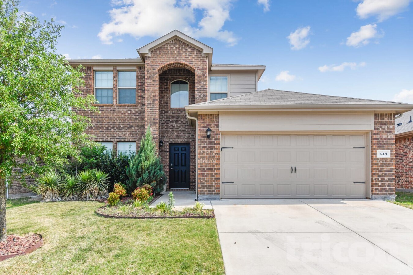 Photo - 641 Cameron Wy