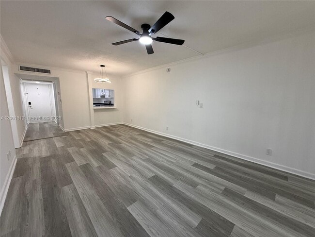 Photo - 9440 Live Oak Pl Unidad 102