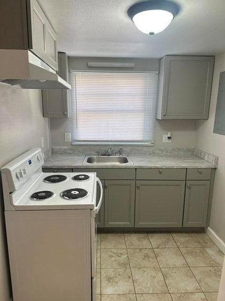 Photo - 240 Highland Ave NW