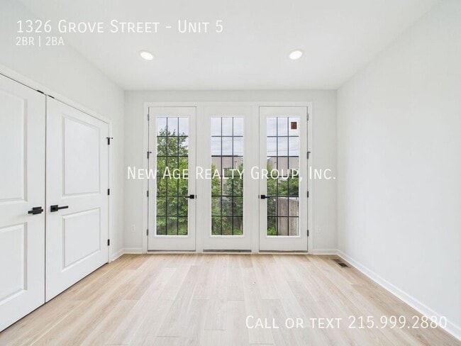 Photo - 1326 Grove St Unit 5