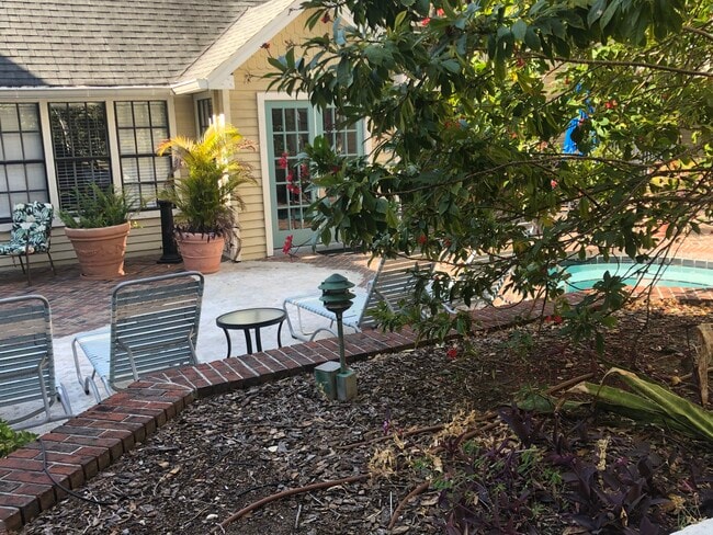 Building Photo - 1000 W Horatio St Unit 126