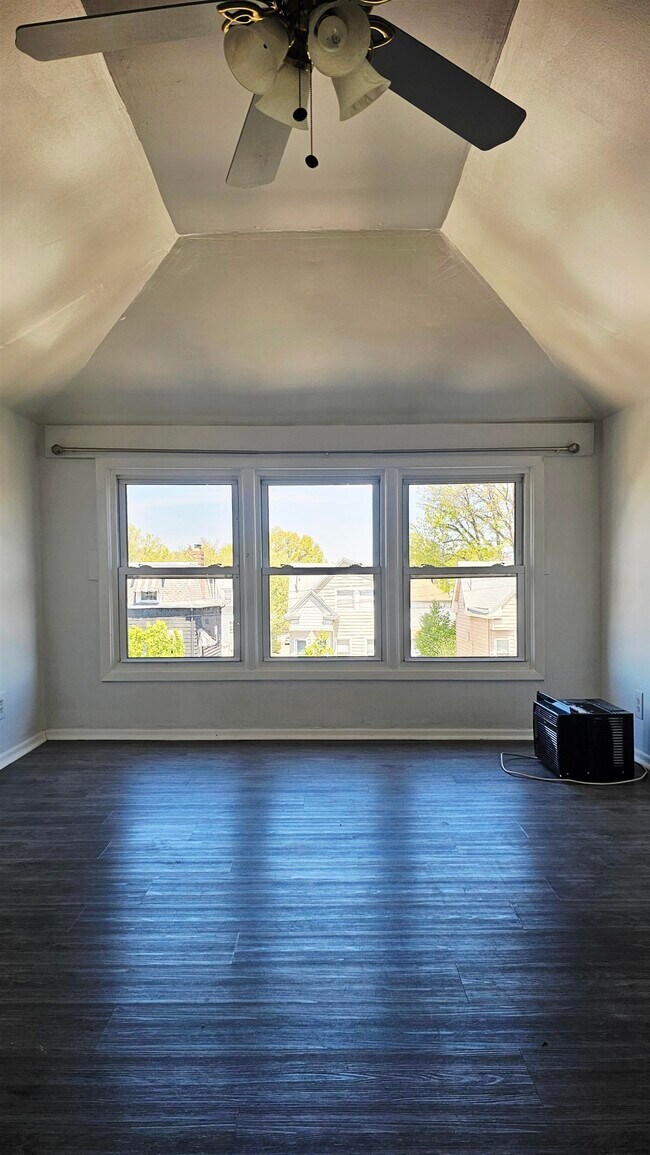 Photo - 86 W 34th St.