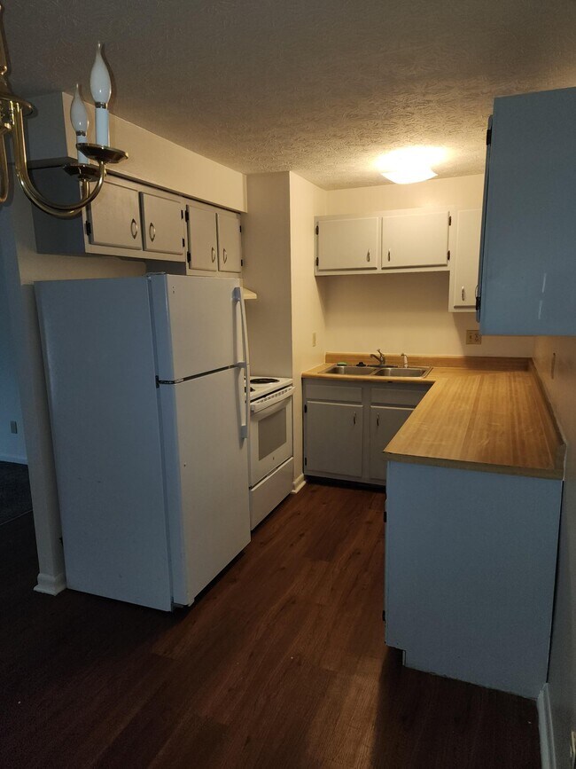 kitchen - 3990 Yearling Ct