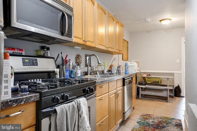 Photo - 330 20th St NE