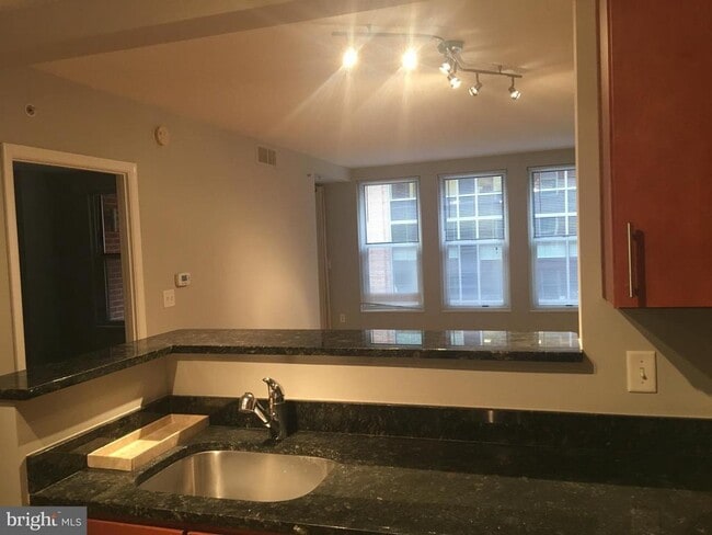 Photo - 915 E St NW Unidad 602