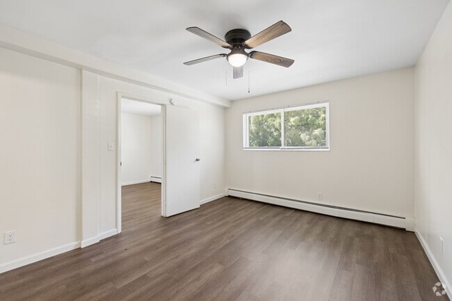 1BR, 1BA - 650SF - Primary Bedroom