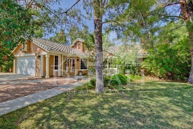 Photo - 1132 E Linda Ln