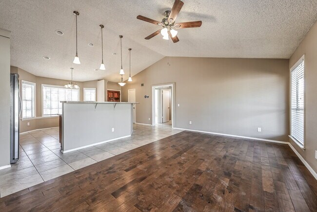 Photo - 1102 E Kerry Ln