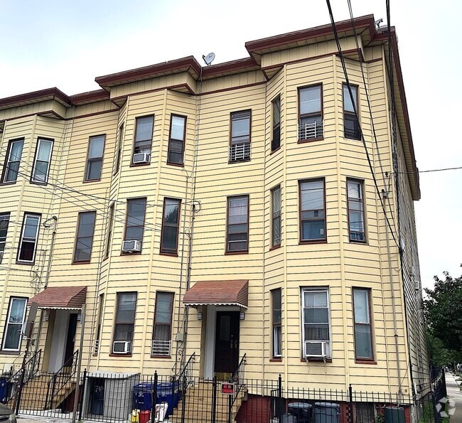 Building Photo - 132 Griffith St Unit 2 Rental