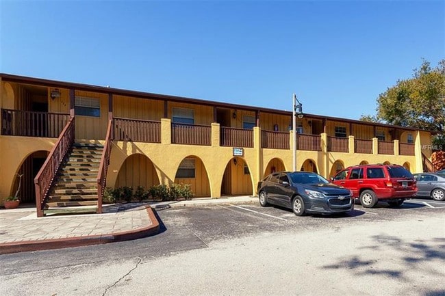 La Costa Brava - edificio 730 - 730 E Michigan St Unidad 138