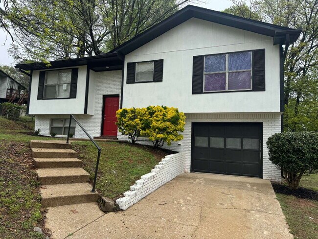 Building Photo - Charming 3-Bedroom, 2-Bath Home with 1,632...