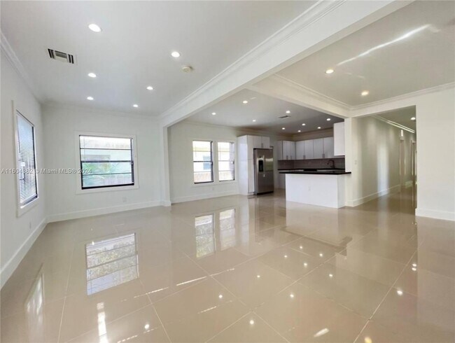 Photo - 625 NE 67th St