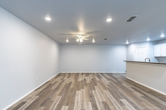 Photo - Don't miss out on this beautiful townhome!