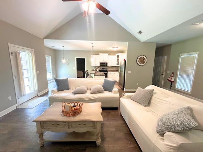 Photo - 425 Serenity Ave