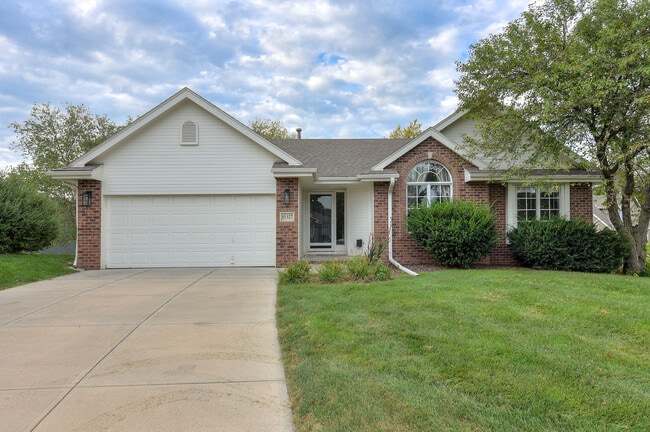 Building Photo - 15327 Parker Cir