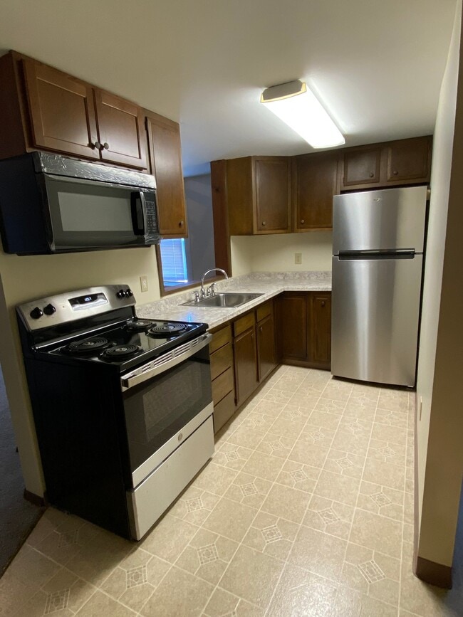 Photo - 229 Pawling Ave Unit 2nd fl Right