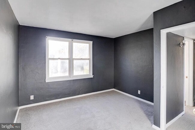 Photo - 2 Chesapeake Ct