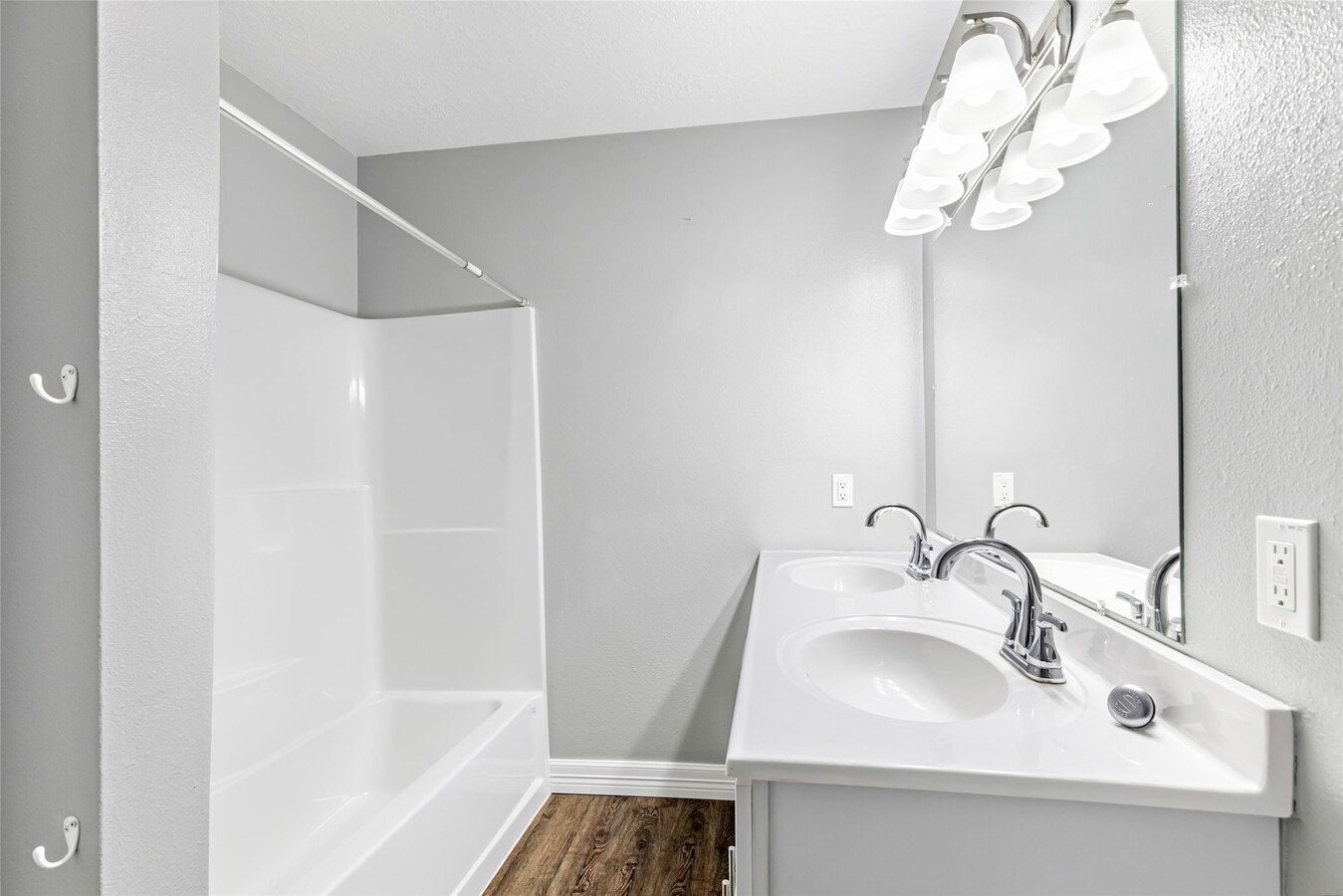 Photo - 520 E Defee Ave