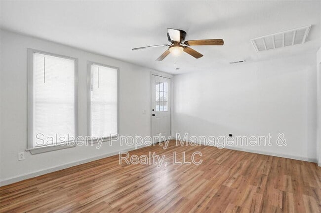 Photo - 1100 SE 9th St