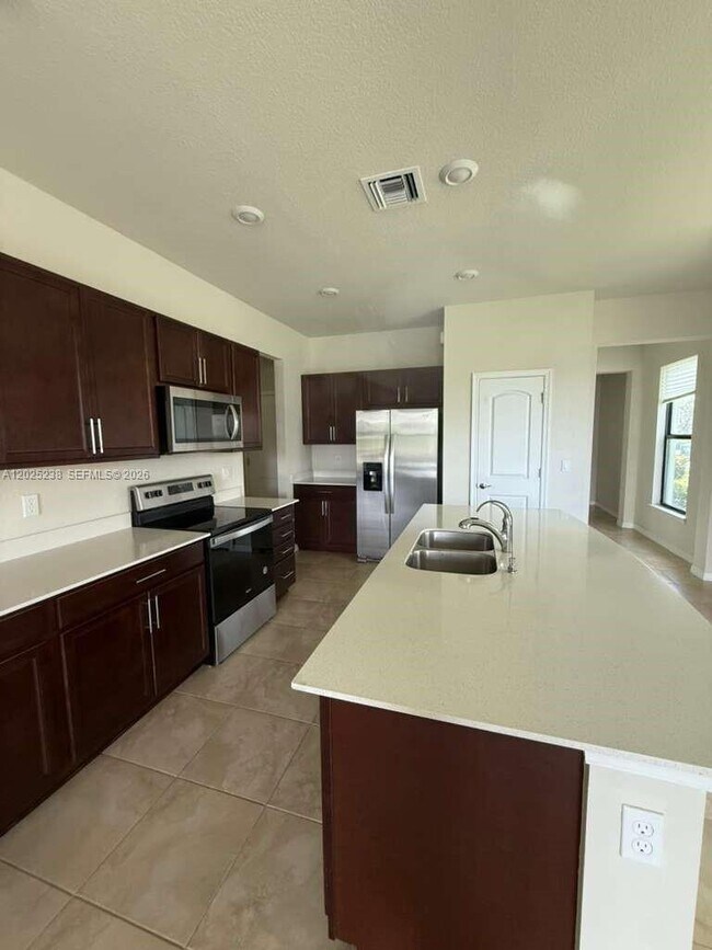 Photo - 2163 Appleton Cir S