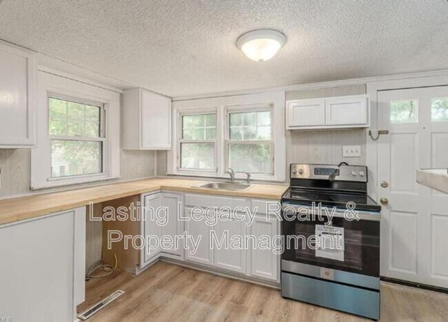 Photo - 1006 Junia Ave