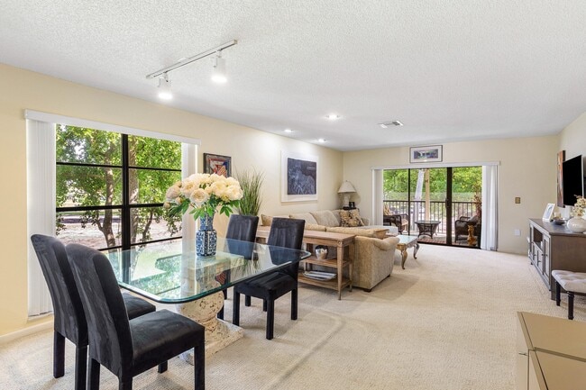 Photo - 29 Stratford Ln W Unidad B